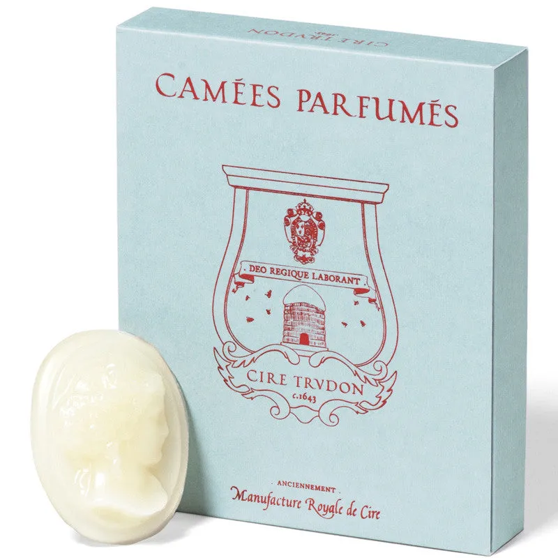 La Promeneuse Wax Cameo Set